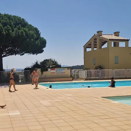 Avec Piscine Et Parking